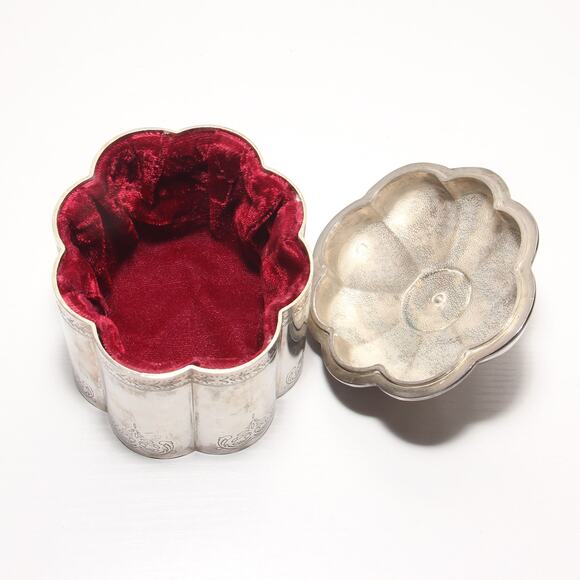 Vintage Godinger Silver Plated Scalloped Edge Trinket Box Red Velvet Lining 1994 - Picture 5 of 7